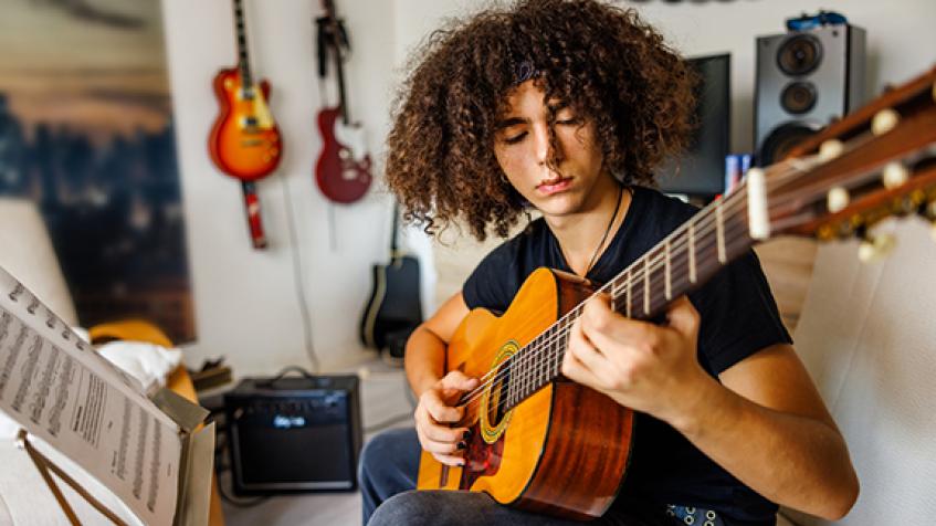 How to help your distracted teen find motivation and focus for school